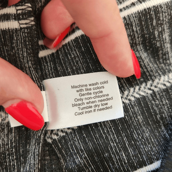 Lane Bryant Black and White Stripe Textured Long Sleeve Top 26/28 NWT (3604) - Picture 7 of 7